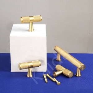 Poignées et poignées de tirage modernes en laiton, forme barre, installation facile pour meubles de cuisine - Product Image 1