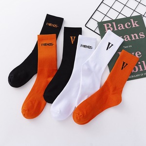 Volone ถุงเท้ายาวโลโก้ V ขนาดใหญ่สำหรับเล่นสเก็ตบอร์ด, ถุงเท้ากีฬาผ้าฝ้ายใส่ได้ทั้งชายและหญิง - Product Image 1