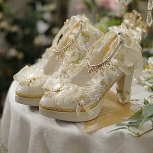Pizzo bianco fiore cinturino alla caviglia floreale con applicazioni Sexy strass perle <span class=keywords><strong>scarpe</strong></span> da <span class=keywords><strong>sposa</strong></span> da festa abito di cristallo <span class=keywords><strong>scarpe</strong></span> da <span class=keywords><strong>sposa</strong></span> per <span class=keywords><strong>sposa</strong></span> - Product Image 2