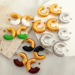 Boucles d'oreilles créoles en forme de C en alliage de zinc avec tige en acier inoxydable, design géométrique tendance pour soirée, bijoux d'oreille en résine époxy - Product Image 1