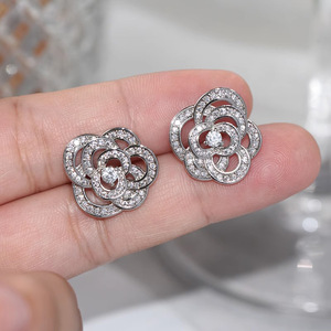 Set di Anello e Orecchini a Perno con Fiore di Camelia per Donne, Accessori Semplici e alla Moda per Uso Quotidiano, Outfit Casual e Regalo - Product Image 2