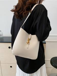 Nouveau <span class=keywords><strong>Sac</strong></span> Seau <span class=keywords><strong>Femme</strong></span> en PU Texturé Grande Capacité 2026 Yangshulun Printemps/Été, <span class=keywords><strong>Sac</strong></span> de Navettage à Bandoulière Unique et à Porter sous le Bras avec Fermeture Éclair - Product Image 4