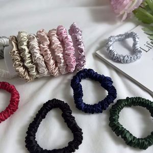 Accessoires de mariage faits à la main, petits mini élastiques fins et doux, attaches pour queue de cheval sans pli, chouchous en satin soyeux - Product Image 1