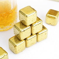 Ensemble de fumage de cocktails ultra-luxueux avec poignée dorée, style épuré, pierres à whisky, verre et accessoires de bar en bois, pour accompagnement premium