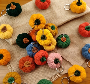 Porte-clés en forme de <span class=keywords><strong>citrouille</strong></span> en crochet fait main coloré, breloques en laine tricotée en forme de <span class=keywords><strong>citrouille</strong></span> pour la décoration d'Halloween, accessoires de sac, cadeaux de fête - Product Image 1