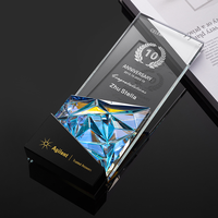 Trophée en cristal coloré créatif personnalisé, plaque en cristal arc-en-ciel, trophée en verre avec base bleue et noire transparente