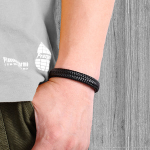 Bracciali Intrecciati di Lusso per <span class=keywords><strong>Uomo</strong></span> in Pelle PU con Chiusura Magnetica in Acciaio Inossidabile Disponibili nei Colori <span class=keywords><strong>Argento</strong></span> Oro Nero - Product Image 6