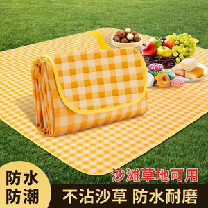 Tapis de pique-nique imperméable à carreaux jaunes pour 8 personnes, couverture de camping portable pour les sorties printanières - Product Image 5