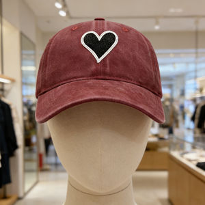 Gorra de Béisbol Ajustable con Parche de Corazón Rojo Vintage, Ligera y Transpirable, para Golf, Senderismo y Deportes al Aire Libre - Product Image 4