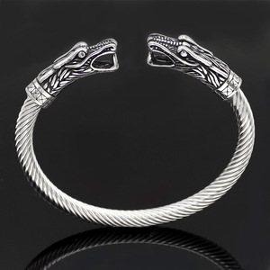 Pulsera Vikinga Cabeza Lobo Acero Titanio Hombre Cadena Imperial Punk Joyeria Venta Mayor Biker Accesorios Nordico Vintage - Product Image 1