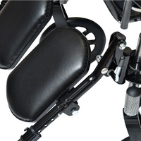 Fauteuil roulant en acier avec accoudoir pleine longueur Repose-pieds pivotant avec cerceaux de talon Hauteur réglable de la plaque de repose-pieds Couleur en option