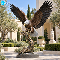 Sculpture d'aigle chauve majestueuse en bronze, moulée à la cire perdue, en laiton et cuivre, statue d'oiseau personnalisée pour hôtel, place publique, jardin, complexe hôtelier, cour.