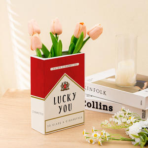 Vase en céramique blanche en forme de boîte à cigarettes Lucky You, décoration de table, style contemporain, design unique, cadeau pour la maison ou le bureau - Product Image 5