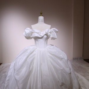 Abito da sposa a linea ad A con corsetto a cuore taglie forti <span class=keywords><strong>Royal</strong></span> <span class=keywords><strong>Princess</strong></span> con fiori in pizzo e strascico a cappella - Fabbrica OEM ODM per abiti da sposa - Product Image 4