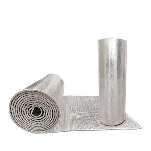Feuille de FSK tissée en fibre de verre résistante à la chaleur moderne feuille d'aluminium soutenue EPE XPE IXPE feuille de sous-couche de tapis d'<span class=keywords><strong>isolation</strong></span> en mousse de caoutchouc - Product Image 5