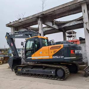 Excavadora de cadenas Hyundai 225LC-9T original coreana de segunda mano, en excelentes condiciones de funcionamiento. Inventario de Excavadoras - Product Image 1