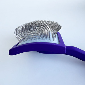 Cepillo de Aseo para Mascotas de Acero Inoxidable y Madera Duradera de Alta Calidad para Perros y Gatos - Product Image 2