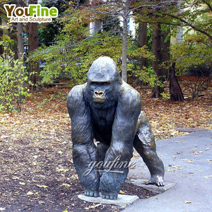 Sculpture de gorille grandeur nature en bronze moderne de grande taille pour jardin, à vendre - Product Image 2