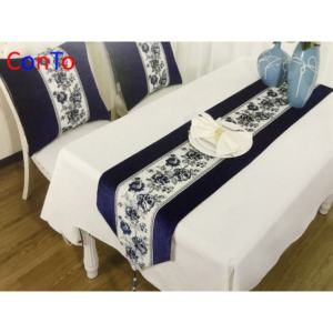 ผ้าปูโต๊ะลายเชฟรอนสีทองประดับเลื่อมสำหรับงานแต่งงาน - Product Image 1