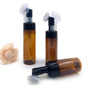 Bouteille à pompe moussante noire et blanche 100ml 120ml 150ml 200ml avec tête de brosses en silicone, distributeur de savon cosmétique en PET - Product Image 5
