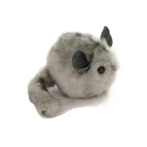 可爱的浅灰色龙猫毛绒玩具填充动物毛绒玩具