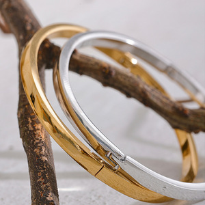 Pürüzsüz bilezik moda takı su geçirmez paslanmaz çelik 18k altın PVD kaplı açık bilezik kadınlar için klasik takı hediye - Product Image 3