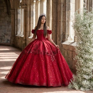 Vestido de Quinceañera Borgoña Xs271, Escote Corazón, Hombros Descubiertos, Cola Capilla, Largo hasta el Suelo, 100% Poliéster, Vestidos de Lujo con Encaje - Product Image 1