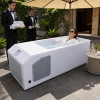 Piscine à immersion froide autoportante haut de gamme en acrylique avec refroidisseur intégré et contrôle Wi-Fi pour la récupération sportive des athlètes en salle de sport