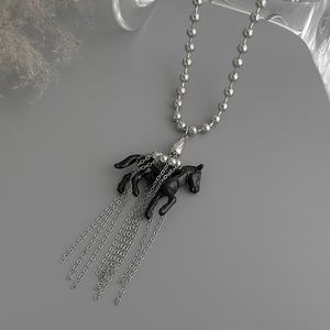 Colliers tendance avec pendentif petit cheval en métal perlé pour femmes, accessoires <span class=keywords><strong>de</strong></span> collier à pampilles amusants pour le quotidien, bijoux fantaisie, cadeau - Product Image 3