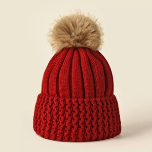 Bonnet en tricot avec pompon en fausse fourrure, chaud et épais, pour <span class=keywords><strong>femme</strong></span>, idéal pour l'hiver et le <span class=keywords><strong>ski</strong></span>, fournisseur de bonnets thermiques. - Product Image 3