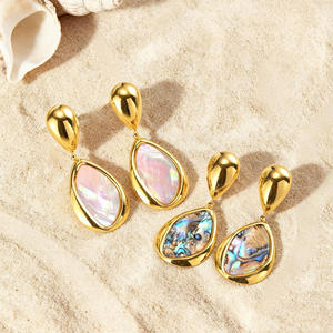Pendientes de <span class=keywords><strong>Aro</strong></span> Huggie de Acero Inoxidable 316L con Concha de Oro de 18K para Mujer, Diseño de Concha de Vieira, Impermeables, Joyería Estilo Sirena para la Playa - Product Image 3