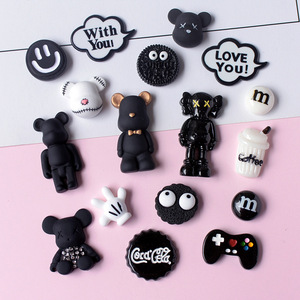 Accesorios de Resina DIY para Decoración de Carcasas de Teléfono, Charms de Zapatos con Diseño de Oso Violento Negro, Venta al Por Mayor - Product Image 1