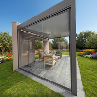 Pergola extérieure de luxe Sweet Home en aluminium thermolaqué sur mesure avec accessoires complets pour terrasse et balcon