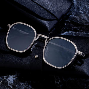 Lunettes de soleil carrées KSL-98277 pour femmes, monture PC, protection UV400, couleur noire, pare-soleil de classe 2, style européen - Product Image 2