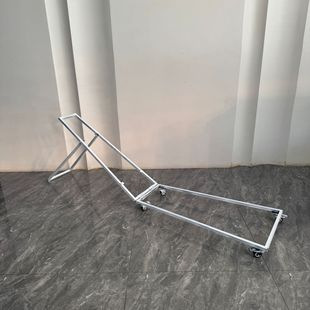 Soporte móvil para flores con cascada