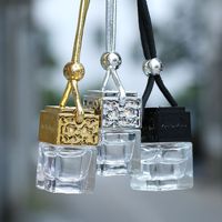 Vente en gros de flacons suspendus vides en verre pour parfum de voiture, diffuseur d'huiles essentielles pour voiture de 8 ml avec couvercle en bois