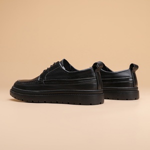 Chaussures décontractées pour hommes en cuir noir à lacets, imperméables, brodées, confortables, à semelle épaisse, tendance et polyvalentes pour l'automne - Product Image 3