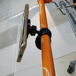 Soporte Magnético Impermeable Personalizado para Teléfono con Rotación de 360 Grados, Uso con una Sola Mano, Abrazadera Flexible y Segura para Cochecitos de Bebé y Carritos de Compra - Product Image 6