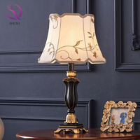 Lampe de chevet MKMJ ambiance romantique européenne, abat-jour brodé vintage, base en résine, lampe de table de luxe pour la décoration de la chambre à coucher