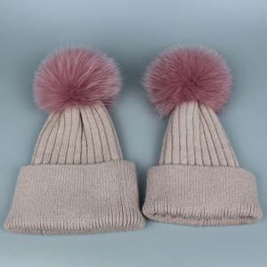Automne et hiver extérieur chaud grand renard boule de fourrure tricot chapeau femmes enfants chapeau chapeau d'hiver - Product Image 2