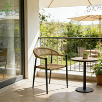 Chaise de salle à manger en aluminium de rotin tissé commercial Patio en osier moderne luxe empilable balcon extérieur Restaurant chaise de salle à manger