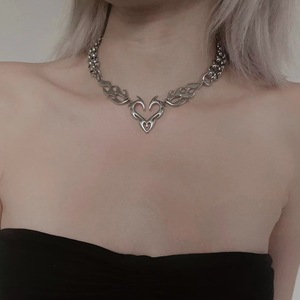 Collar con Colgante de Llama de Corazón, Cadena de Clavícula de Acero de Titanio, Accesorio de Moda - Product Image 1