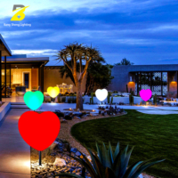 Lumière de pelouse en forme de cœur RGB personnalisée de grande taille, durable, imperméable, LED, décoration extérieure pour parc urbain