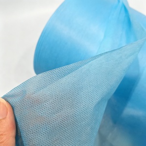 Rouleau de tissu non tissé SMS 12 g/m² pour draps de lit jetables de salon de beauté et housses de lit médicales - Product Image 2