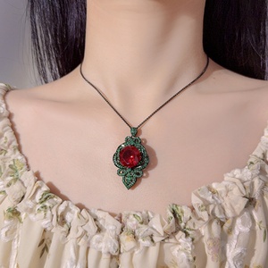 Collar de Cobre Ecológico con Colgante Floral Chapado en Oro Negro y Circonita Cúbica Retro, Diseño Elegante para Mujer, Uso Casual - Product Image 5