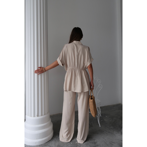 Ensemble court en lin beige pour femme, style bureau, longueur au-dessus du genou, taille à cordon, coupe ample, hauts d'été - Product Image 1