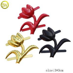 Nhà Máy Trực Tiếp Kim Loại Túi Phụ Kiện Tag Flower Shape Trống Logo Kim Loại Men Tấm Biểu Tượng Với Pins - Product Image 2