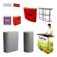 Comptoir d'exposition pliable avec plateau en bois en forme d'arc et impression personnalisable pour la promotion de la marque lors des foires