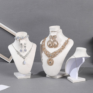 Nhà máy trực tiếp Chứng Khoán bán buôn nhung trắng Vòng cổ bông tai vòng đeo tay thiết lập đồ trang sức bao bì hiển thị bức tượng bán thân đứng kích thước khác nhau - Product Image 3