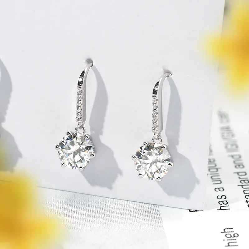 Bijoux de créateurs personnalisés Boucles d'oreilles pendantes de luxe pour femmes Bijoux en pierres précieuses Boucles d'oreilles en moissanite Boucle d'oreille en argent sterling 925 avec diamant